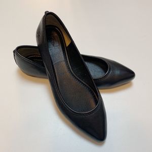 Like New FRYE Regina Pointed Toe Flat Black Size 7